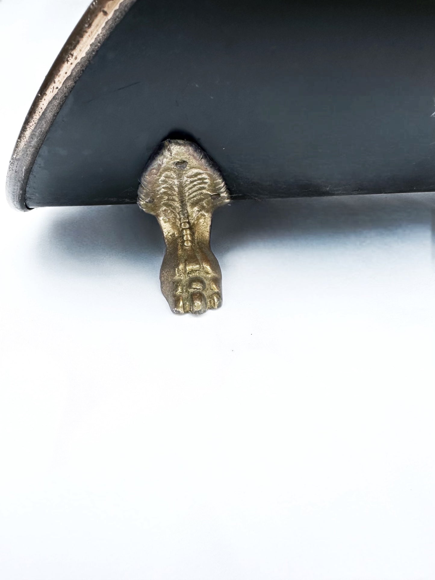 Clawfoot Wood Holder