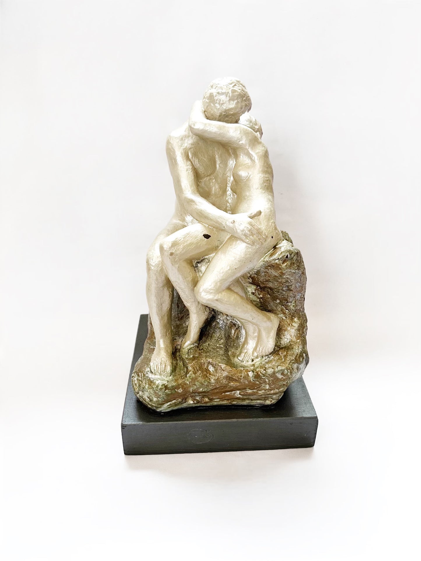 Kissing Statue