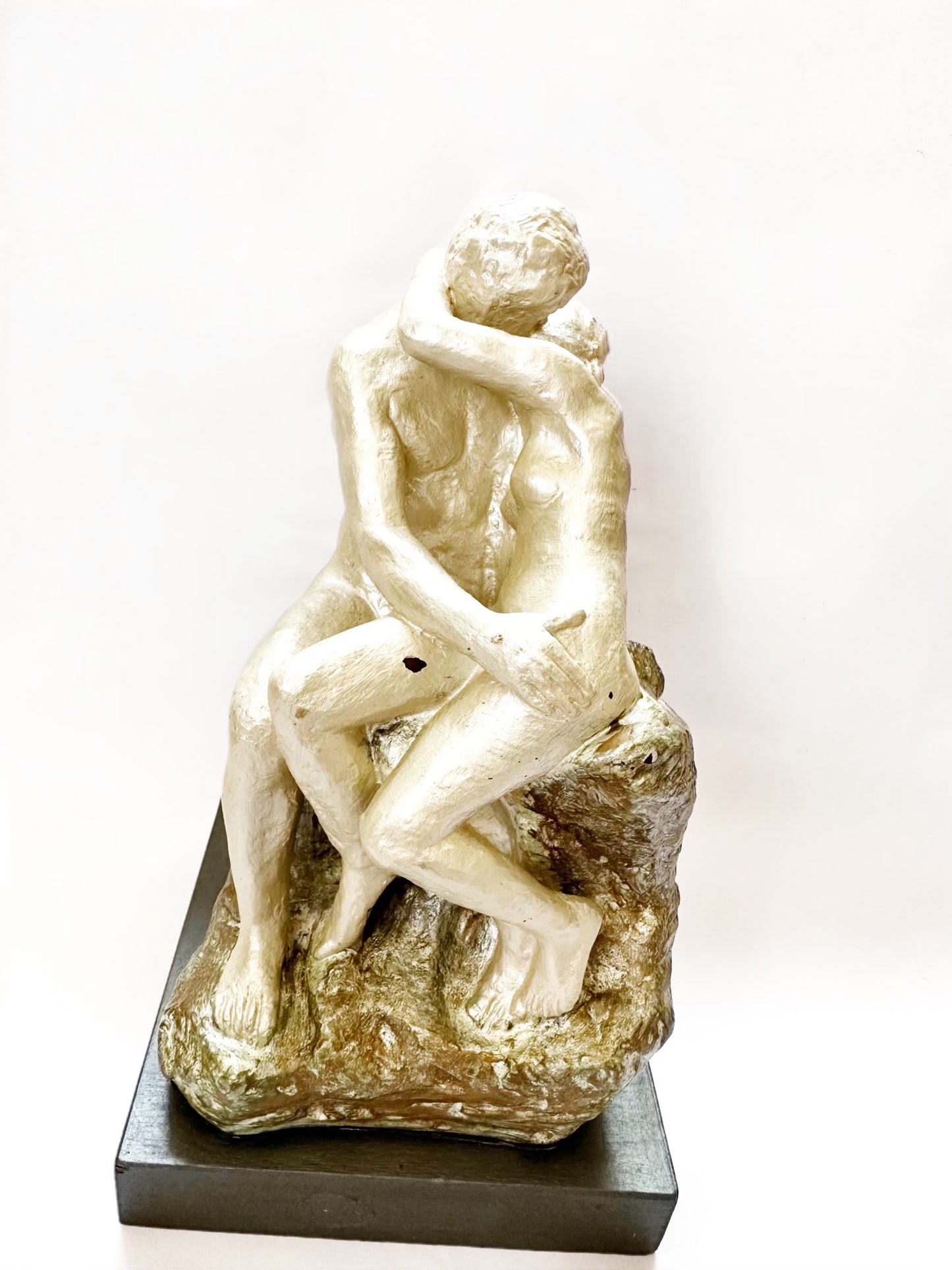 Kissing Statue