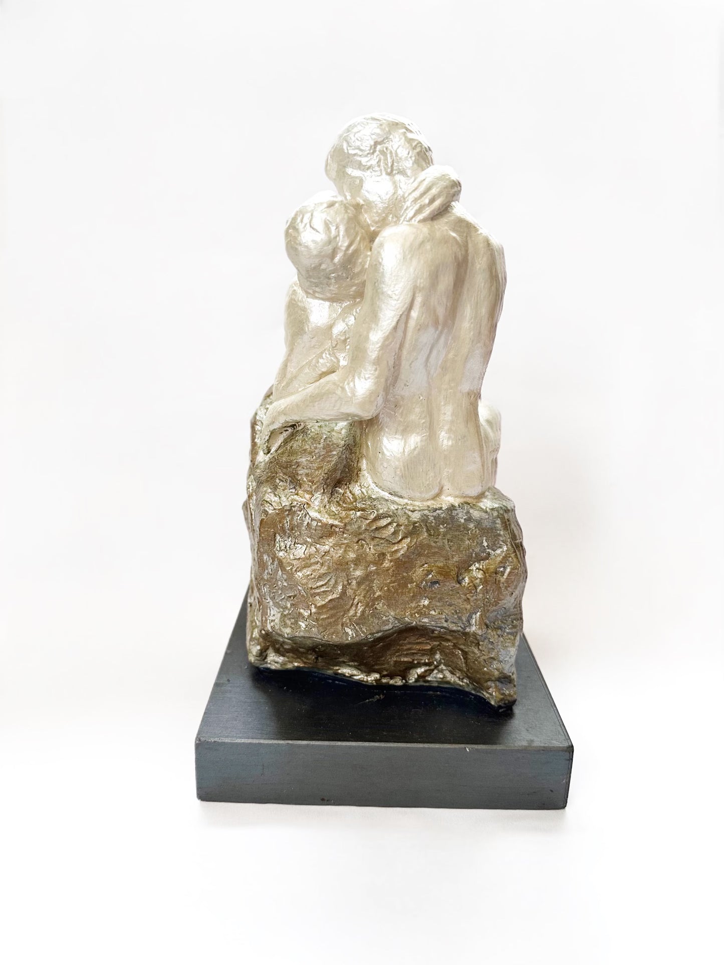 Kissing Statue